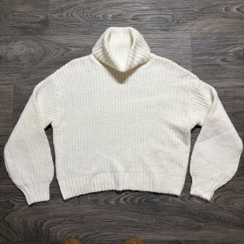 Old Navy Knit Turtleneck Sweater XS Winter White Chunky Preppy Oversized - Picture 3 of 9